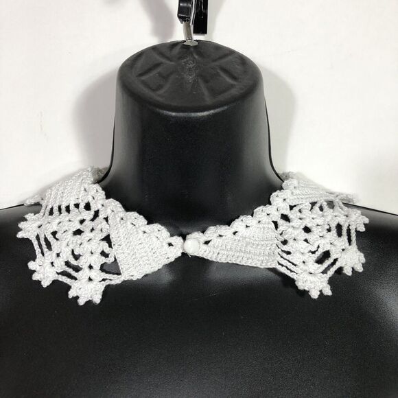 Lace Collar Crochet Handmade Button Closure Scalloped White Retro Victorian - Picture 3 of 6